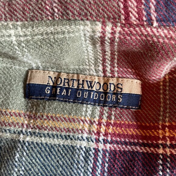 ✨3/$20✨ Plaid Flannel Button-Up Shirt - Picture 2 of 2